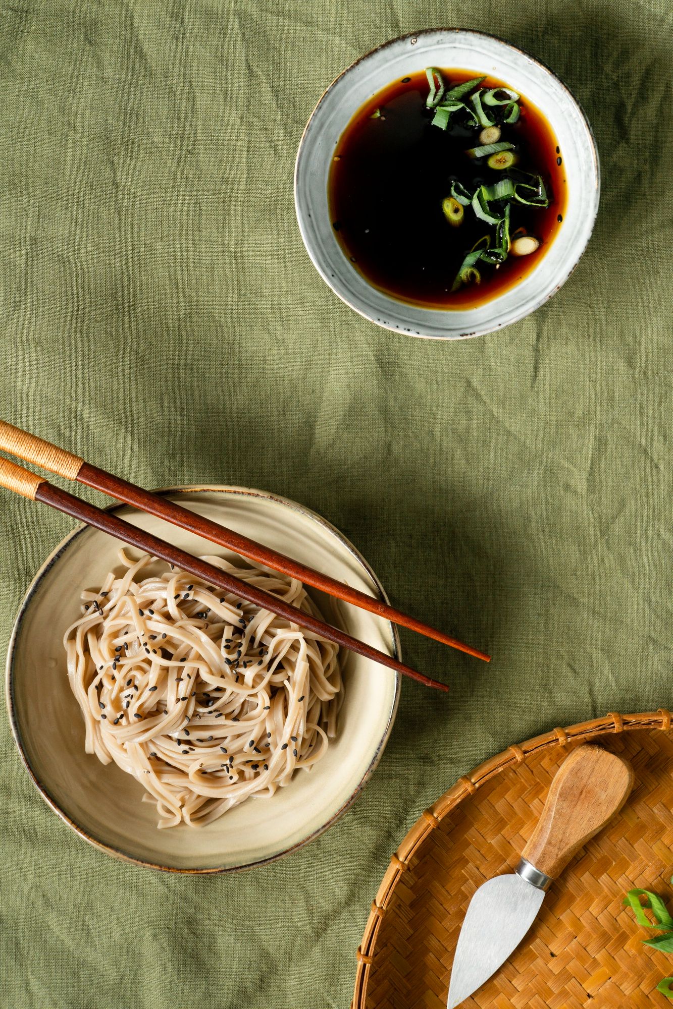 Soba noodle with dipping sauce