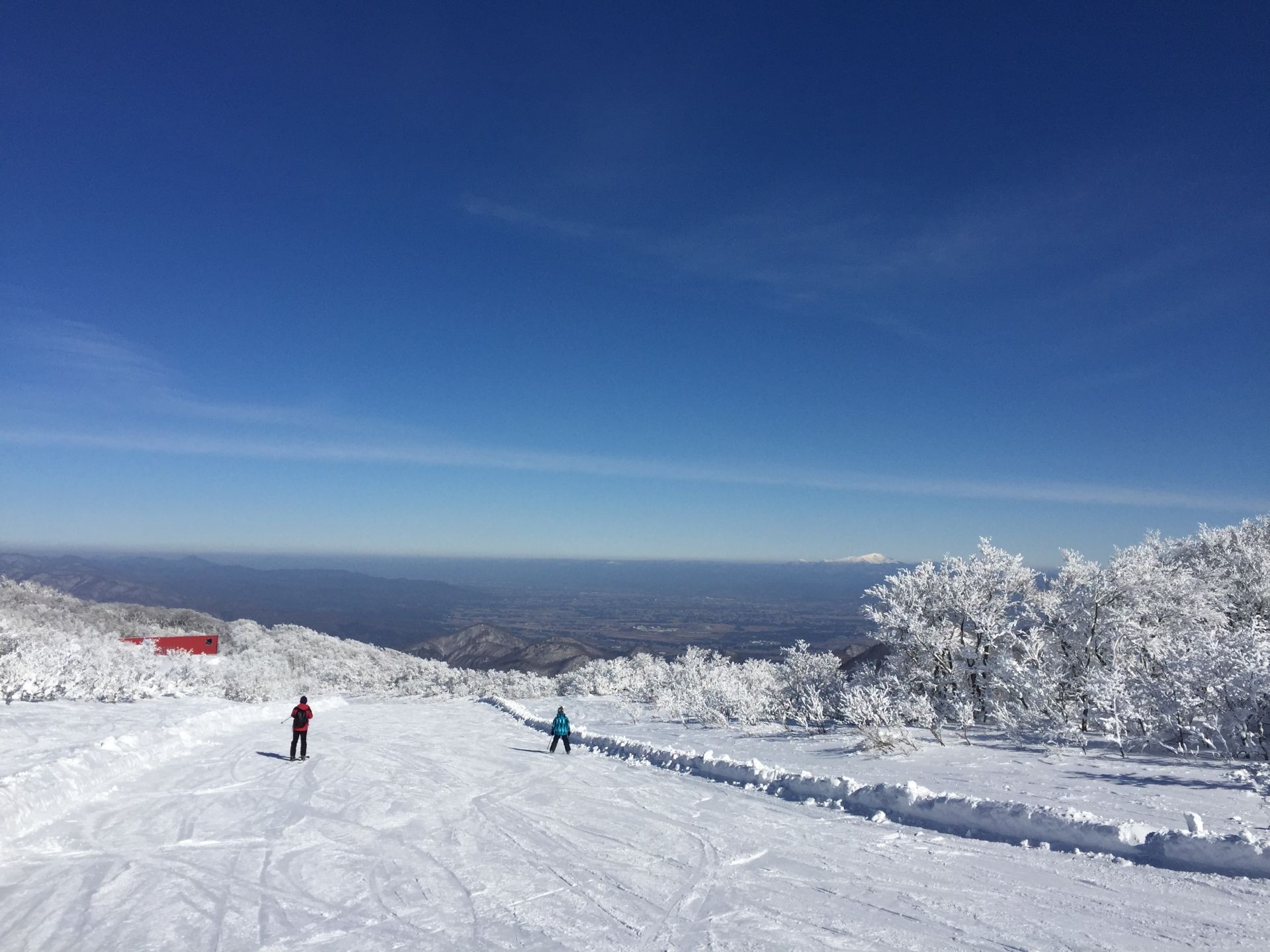 nice beginner ski run at geto kogen with views over the sea